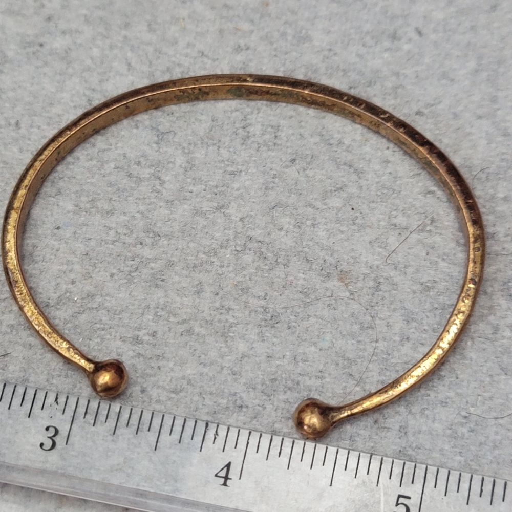 Brass "Love" bangle - Picture 4 of 9